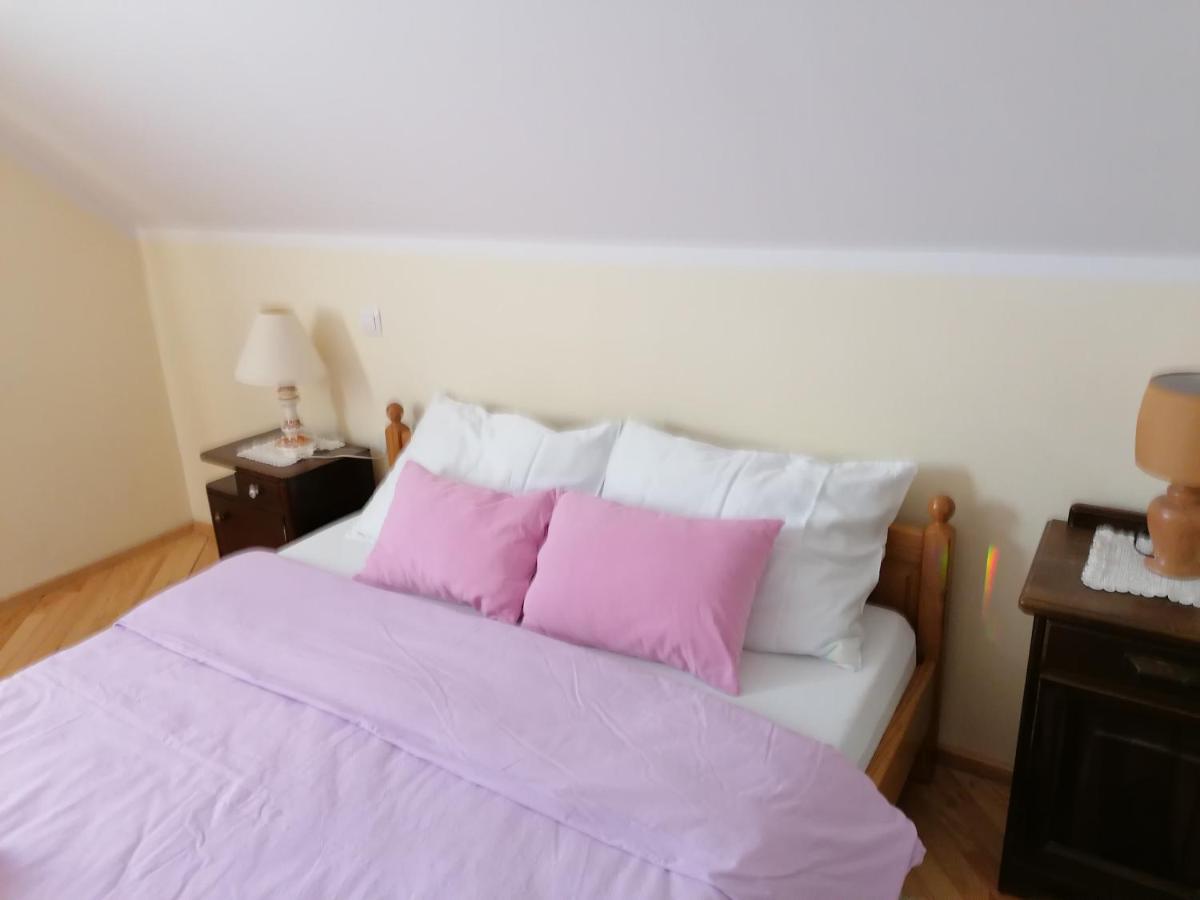 House Izvor Hotel เยแซร์ตเซ ภายนอก รูปภาพ