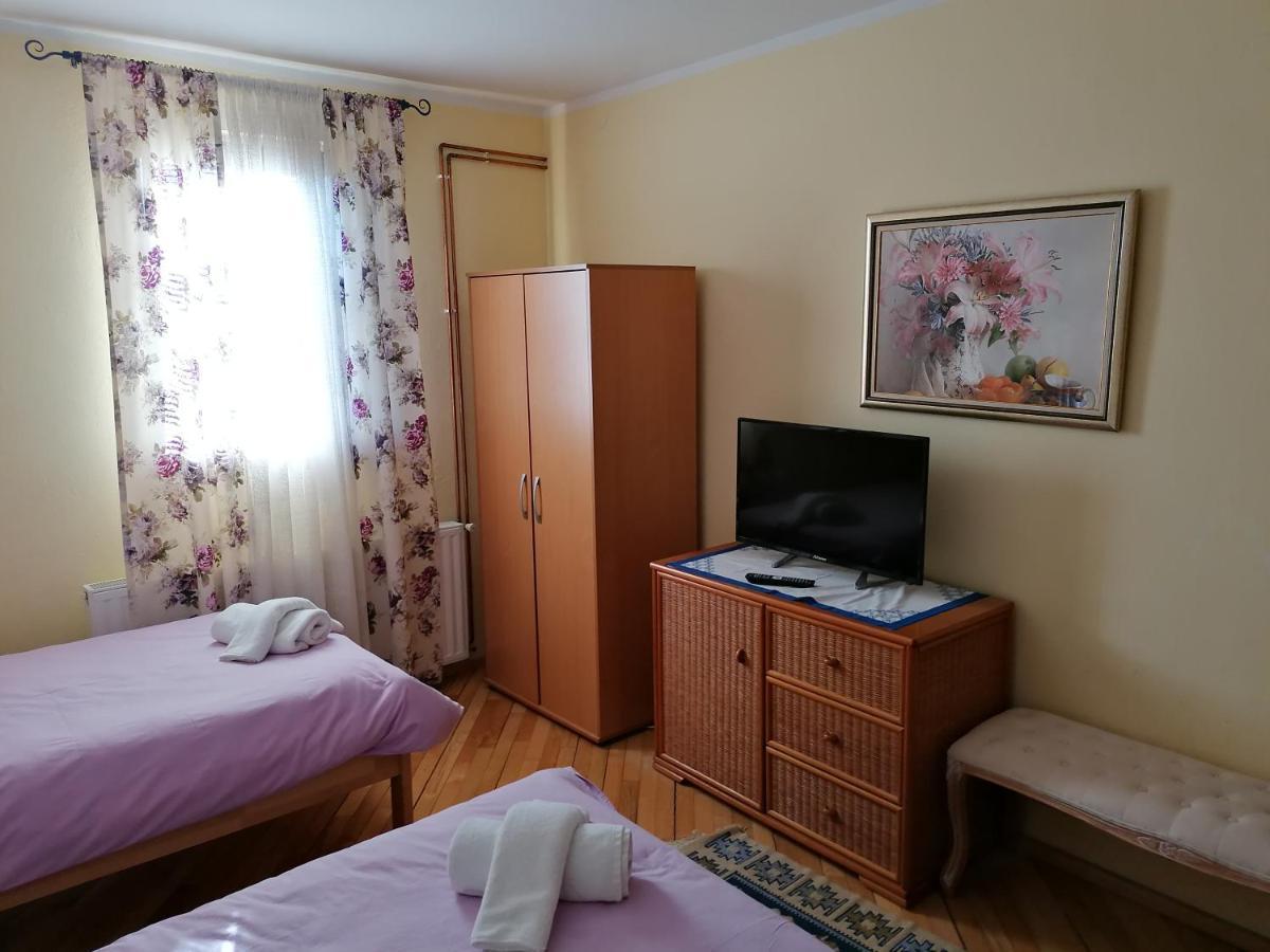 House Izvor Hotel เยแซร์ตเซ ภายนอก รูปภาพ