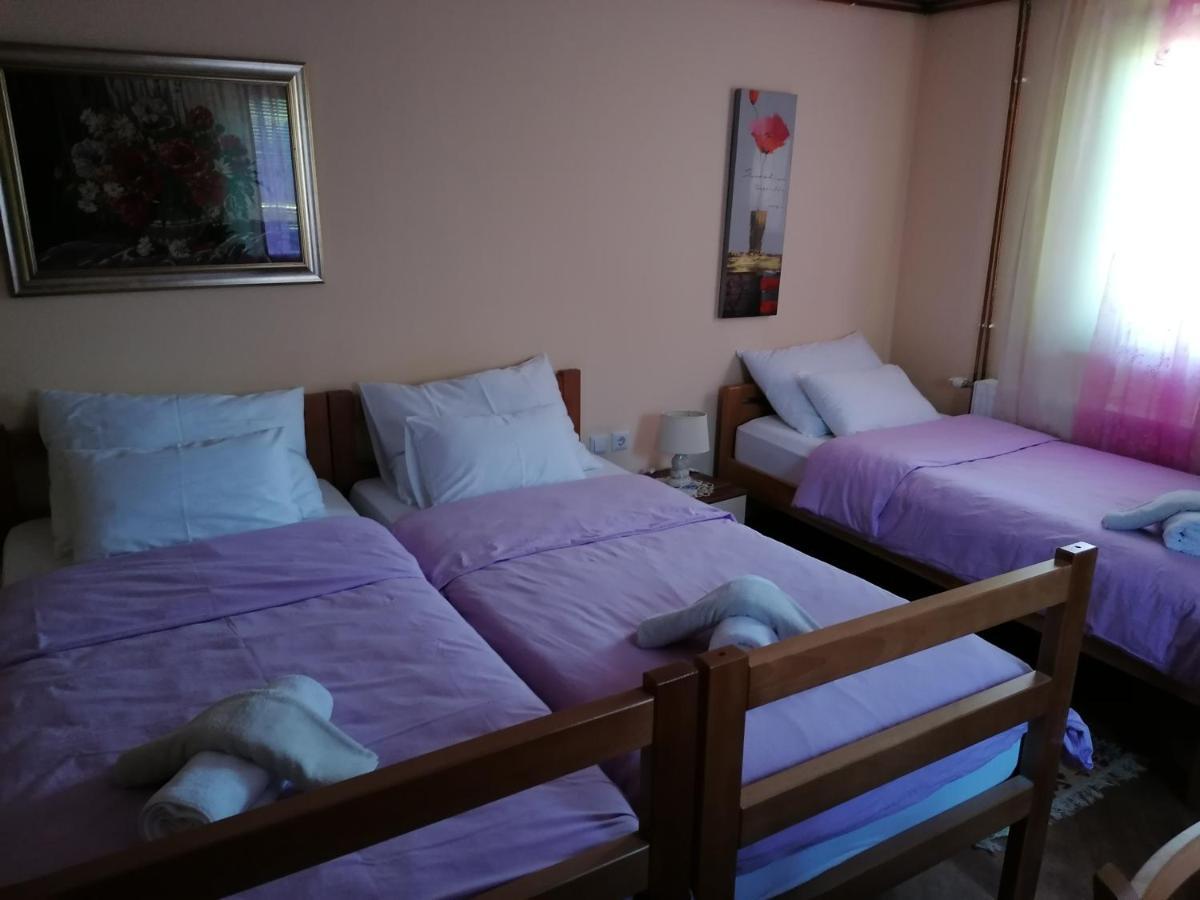 House Izvor Hotel เยแซร์ตเซ ภายนอก รูปภาพ