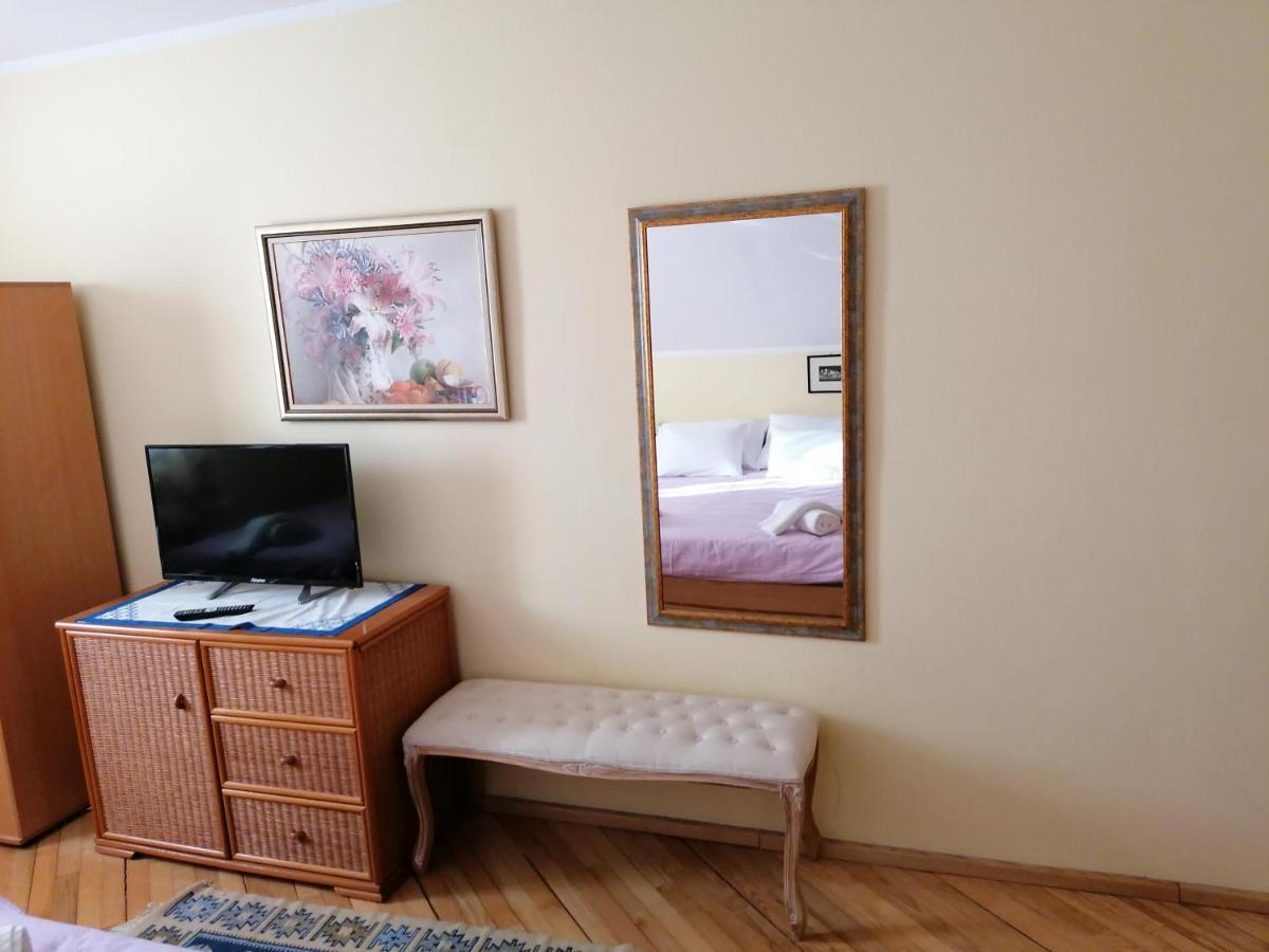 House Izvor Hotel เยแซร์ตเซ ภายนอก รูปภาพ