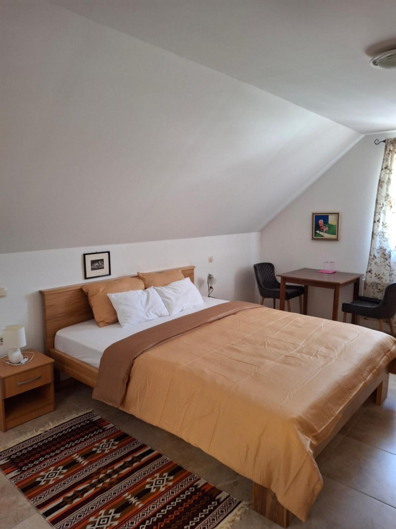 House Izvor Hotel เยแซร์ตเซ ภายนอก รูปภาพ